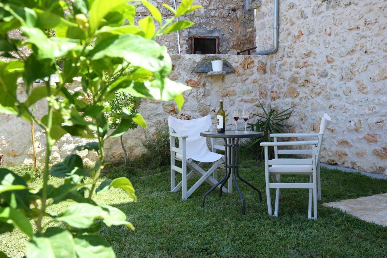 Casa Ovata Apartment Tsoukaladhes Luaran gambar